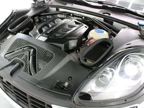 Used 2017 Porsche Macan S image 75