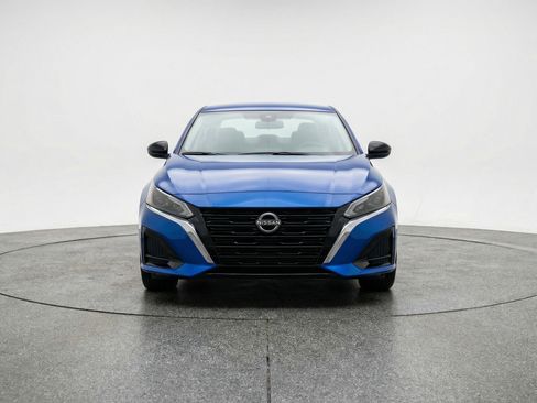 Used 2025 Nissan Altima 2.5 SV image 2