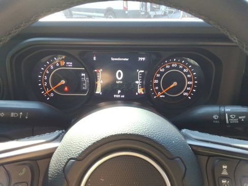 Used 2025 Jeep Gladiator Rubicon AWD/4WD image 27