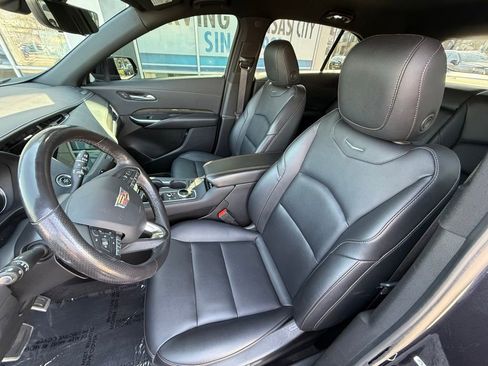 Used 2022 Cadillac XT4 Sport w/ Enhanced Visibility Package FWD image 7