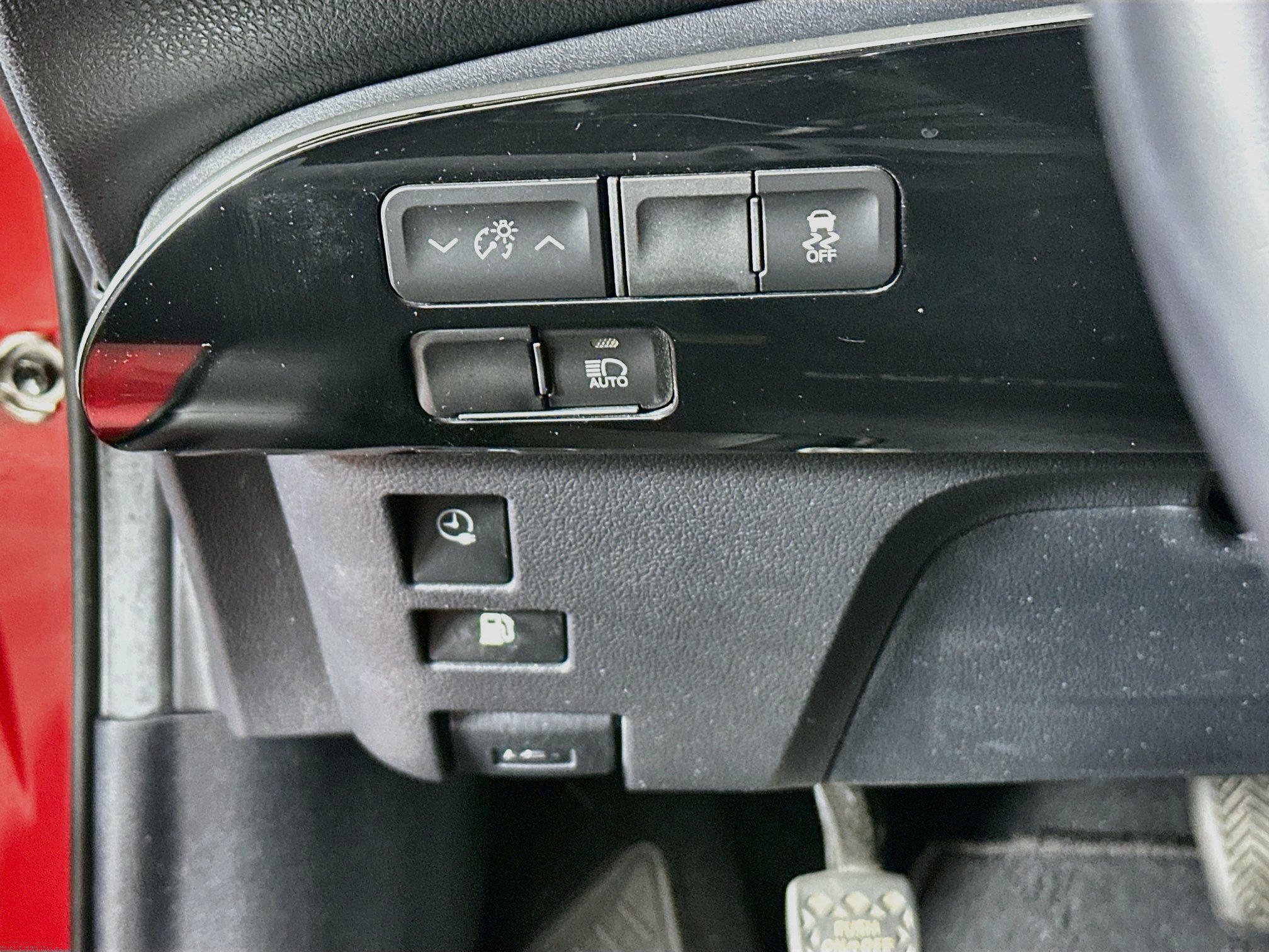 Used 2020 Toyota Prius Prime LE w/ Carpet Mat Package FWD image 16