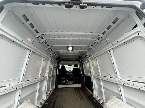 Used 2025 RAM ProMaster 2500 w/ Convenience Group FWD image 9
