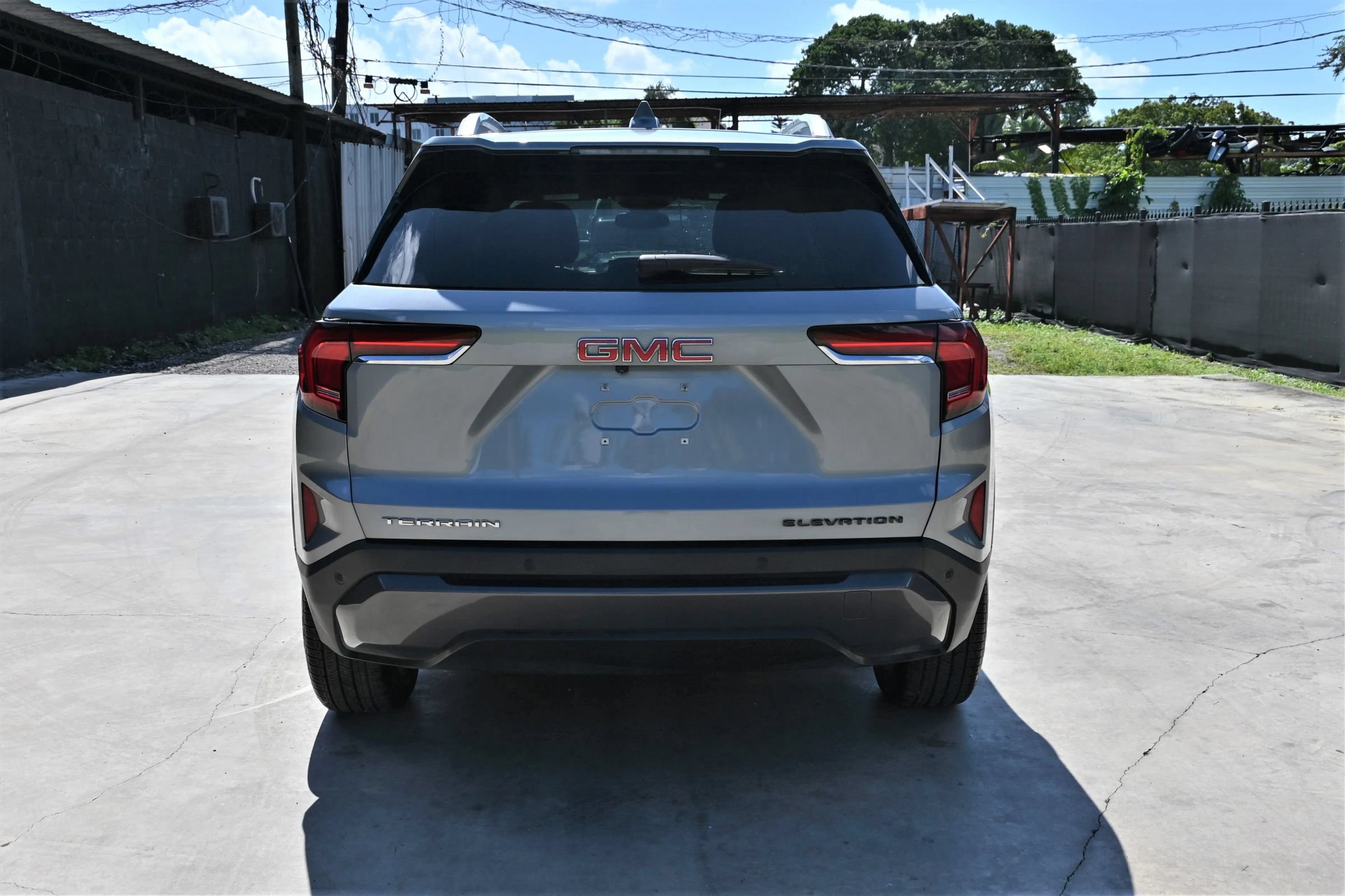 Used 2026 GMC Terrain Elevation w/ Elevation Premium Package FWD image 4