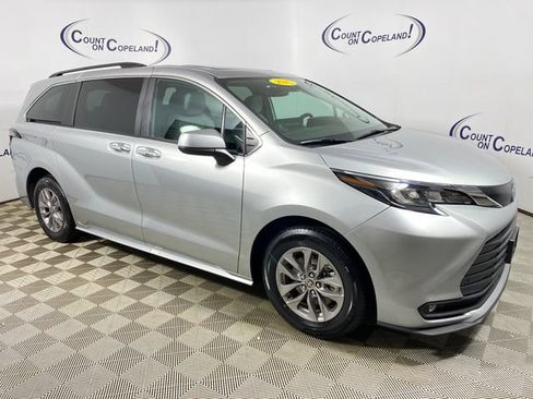 Certified 2025 Toyota Sienna XLE FWD image 1