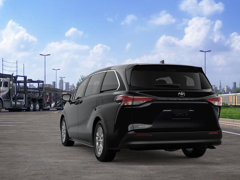 New 2026 Toyota Sienna LE AWD/4WD image 7