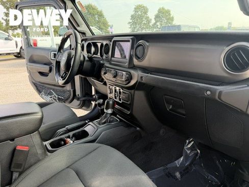 Used 2020 Jeep Gladiator Sport w/ Quick Order Package 24S AWD/4WD image 33