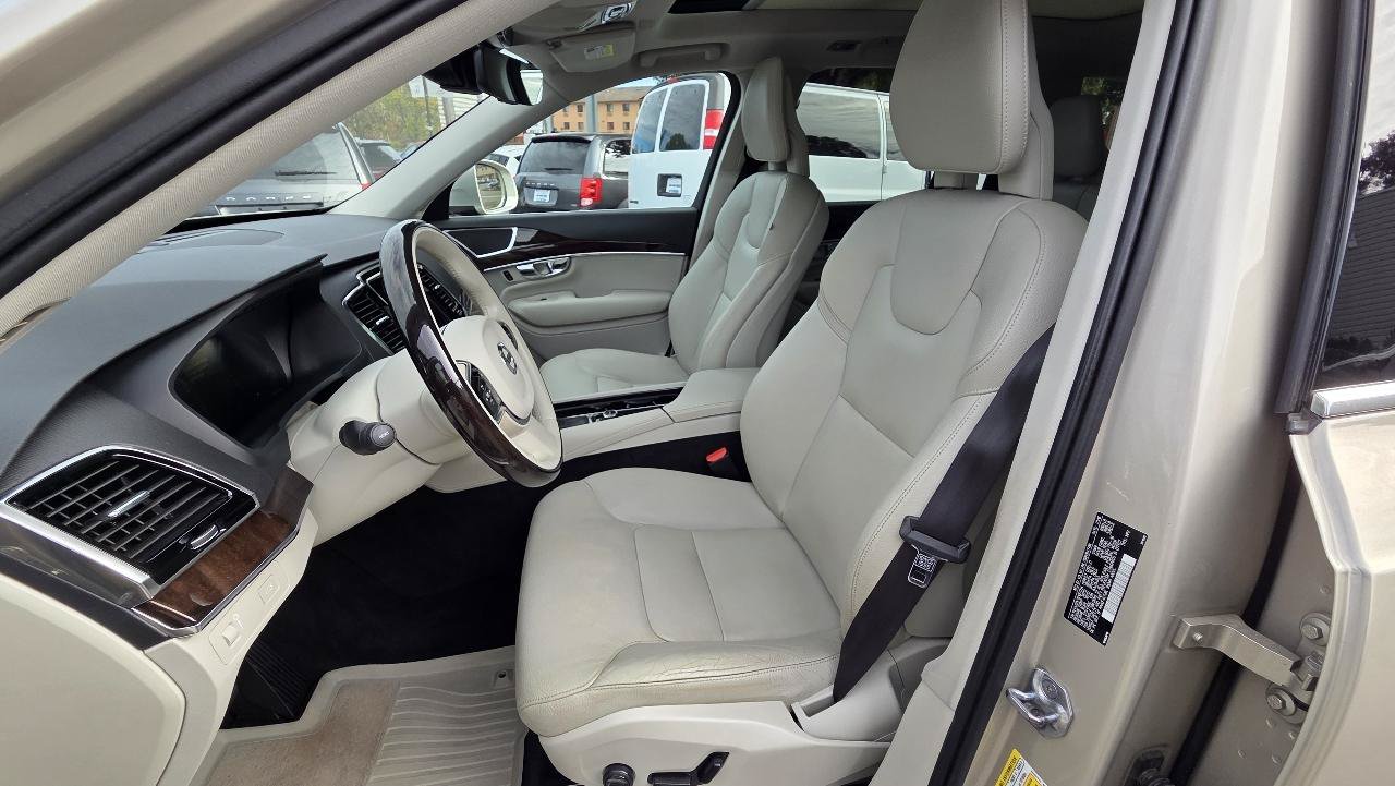 Used 2016 Volvo XC90 T6 Momentum w/ Momentum Plus Package AWD/4WD image 13