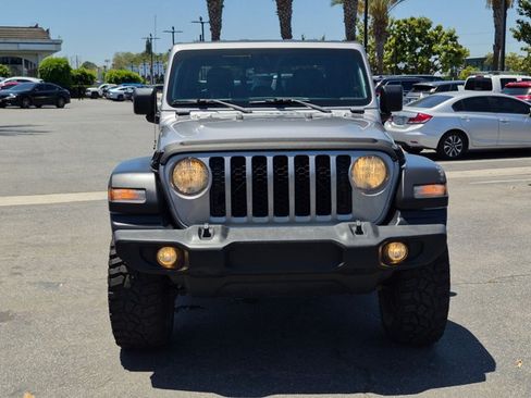 Used 2020 Jeep Gladiator Sport w/ Quick Order Package 24S AWD/4WD image 2