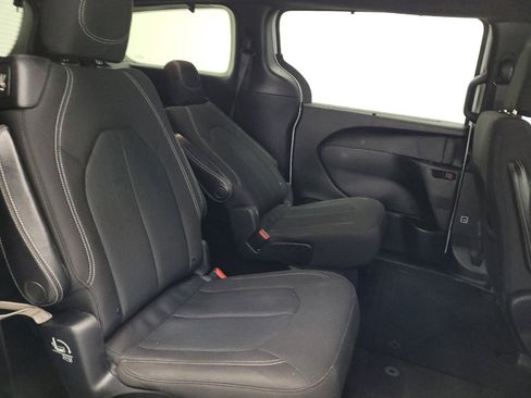 Used 2018 Chrysler Pacifica Touring Plus w/ S Appearance Package image 19