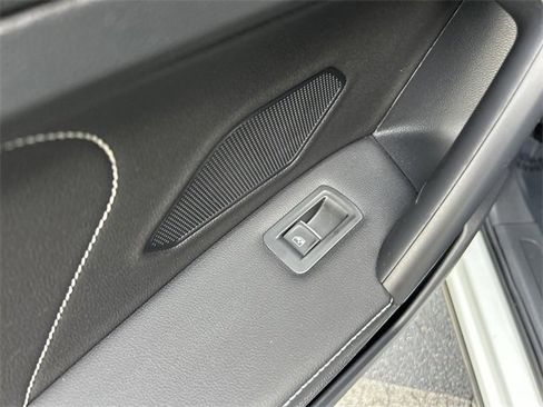 Used 2022 Volkswagen Tiguan SE image 14