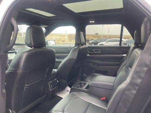 Used 2019 Ford Explorer Limited image 16