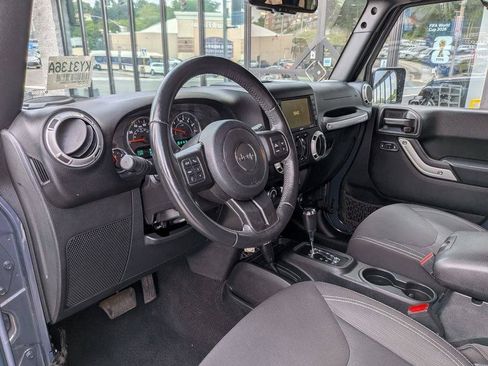 Used 2016 Jeep Wrangler Unlimited Sahara w/ Dual Top Group AWD/4WD image 12