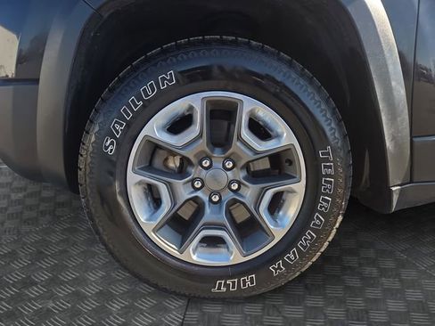 Used 2019 Jeep Cherokee Trailhawk image 33