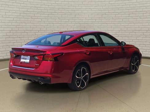 Used 2023 Nissan Altima 2.5 SR AWD/4WD image 5