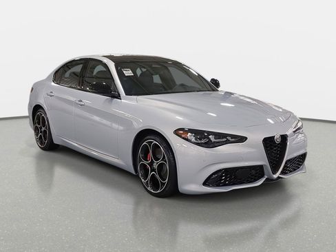 New 2025 Alfa Romeo Giulia w/ Veloce Package Rwd image 3