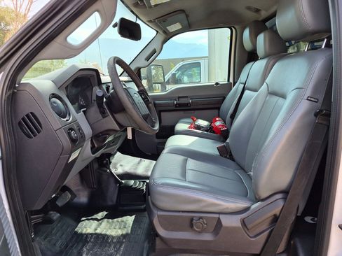 Used 2016 Ford F550 4x4 Regular Cab Super Duty image 15