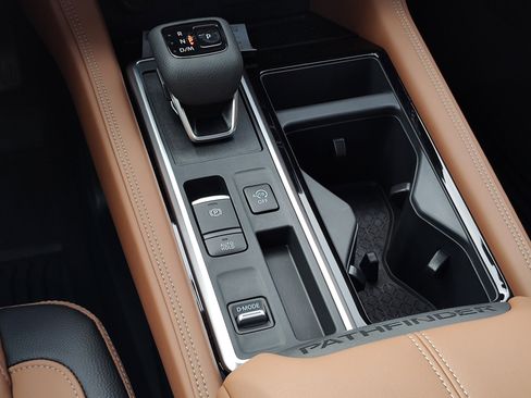 New 2025 Nissan Pathfinder Platinum image 10