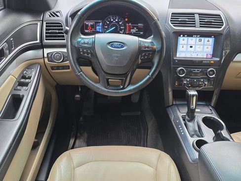 Used 2017 Ford Explorer XLT w/ Equipment Group 202A FWD image 10