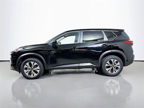 Used 2023 Nissan Rogue SV image 4