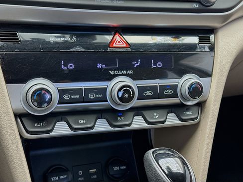 Used 2020 Hyundai Elantra SEL image 12