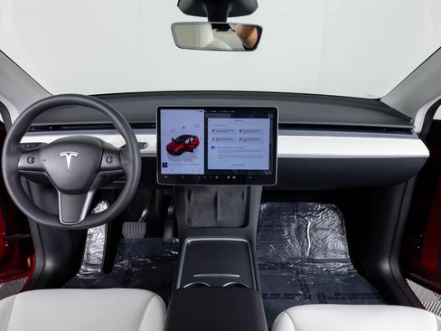 Used 2024 Tesla Model Y Long Range image 33