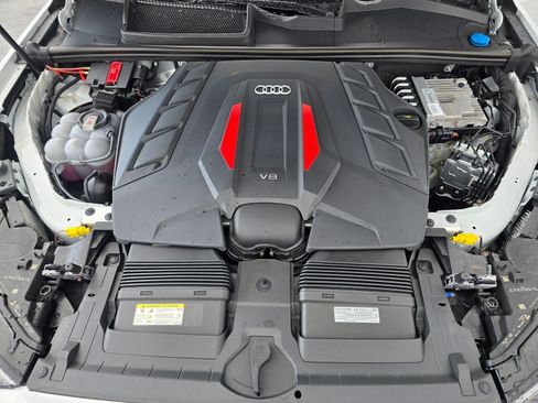 Used 2024 Audi SQ7 Premium Plus w/ Carbon Package image 10