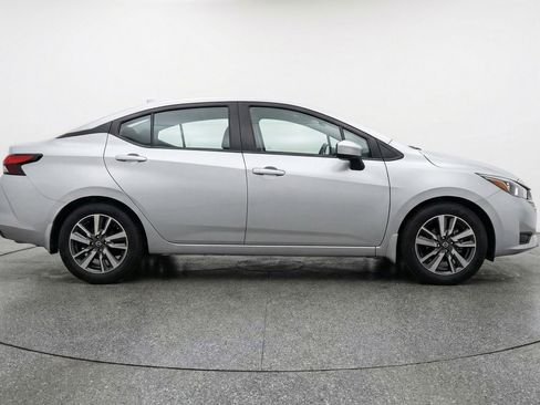 Used 2025 Nissan Versa SV FWD image 11