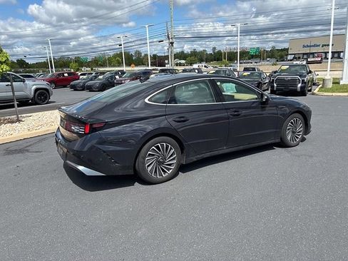 Used 2025 Hyundai Sonata Limited FWD image 6
