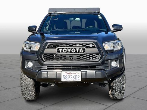 Used 2017 Toyota Tacoma TRD Off-Road image 3