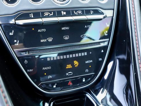 Used 2019 Aston Martin DBS Superleggera RWD image 33