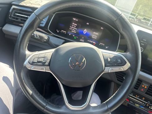 Used 2025 Volkswagen Jetta SE FWD image 12