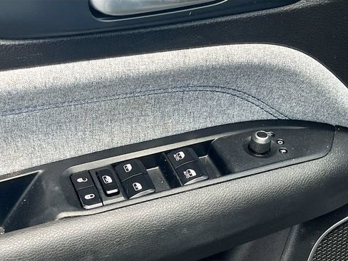Used 2023 Jeep Compass Sport AWD/4WD image 17