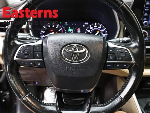 Used 2021 Toyota Highlander XLE AWD/4WD image 10