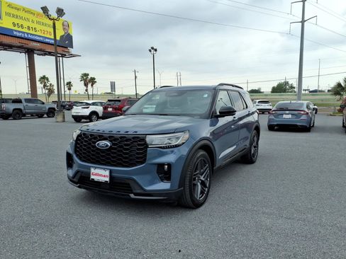 Used 2025 Ford Explorer ST AWD/4WD image 4