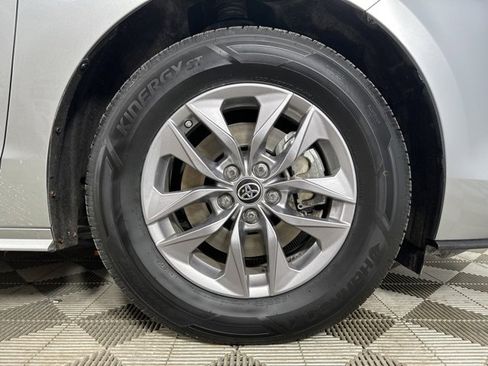 Used 2023 Toyota Sienna XLE image 9