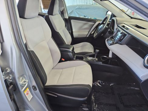 Used 2018 Toyota RAV4 XLE image 10