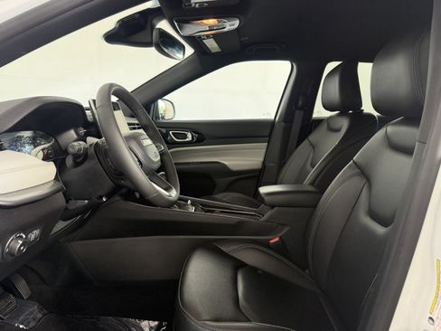 Used 2025 Jeep Compass Limited AWD/4WD image 14
