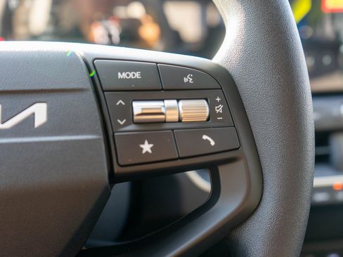 New 2025 Kia K4 LX image 17