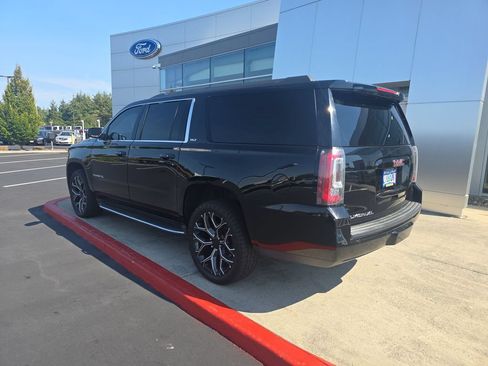 Used 2019 GMC Yukon XL SLT AWD/4WD image 2