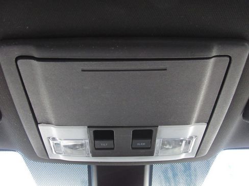 Used 2018 Ford Taurus Limited AWD/4WD image 26
