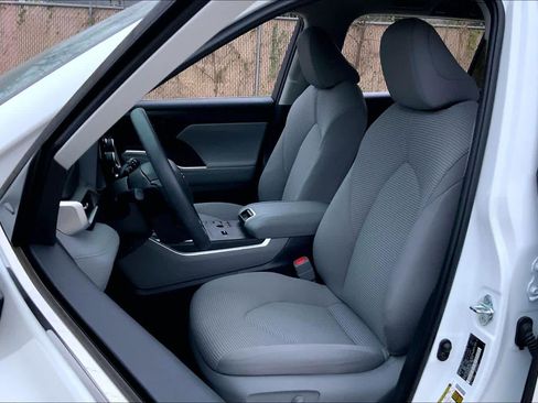 Used 2023 Toyota Highlander L image 7