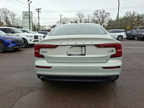 Used 2019 Volvo S60 T6 Momentum w/ Premium Package image 5