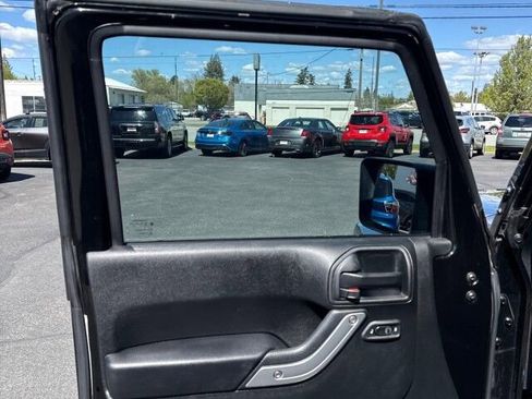 Used 2018 Jeep Wrangler Unlimited Sahara w/ Max Tow Package AWD/4WD image 9