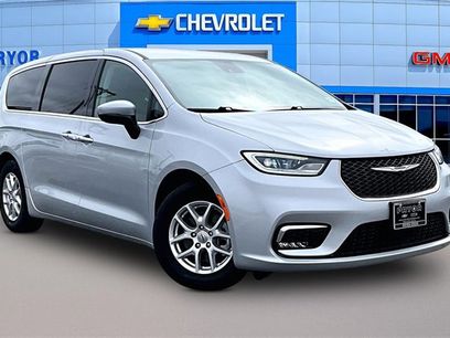 Used 2023 Chrysler Pacifica Touring-L