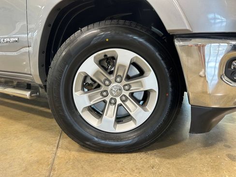 Used 2021 RAM 1500 Laramie AWD/4WD image 9
