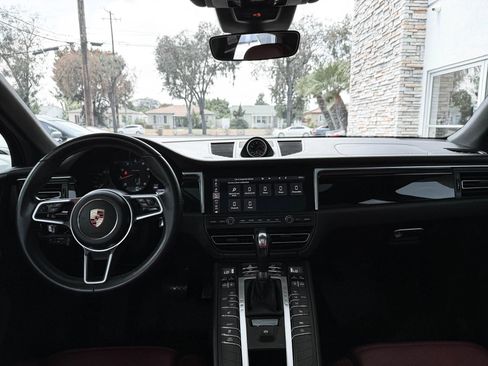 Used 2020 Porsche Macan AWD/4WD image 26