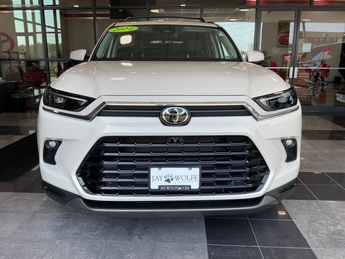 Certified 2024 Toyota Grand Highlander AWD image 2