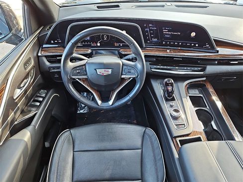 Used 2022 Cadillac Escalade Premium Luxury image 13
