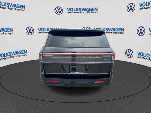 Used 2025 Lincoln Navigator Reserve AWD/4WD image 13