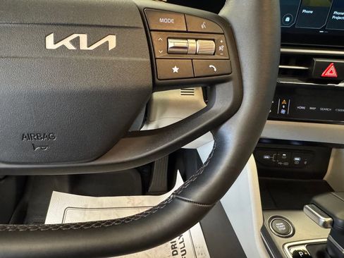 Used 2026 Kia Sportage EX FWD image 12